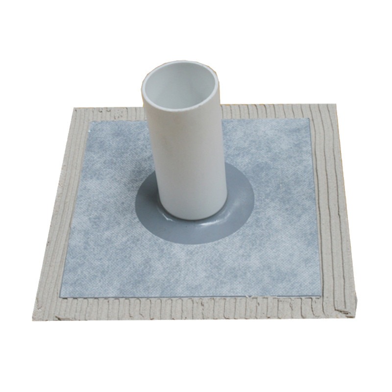 Rörgenomföring med tätskiktsmanschett i ett våtrumssystem. Genomföringar är en viktig del av tätskiktet och måste utföras enligt tillverkarens anvisningar för att konstruktionen ska bli korrekt och tät.