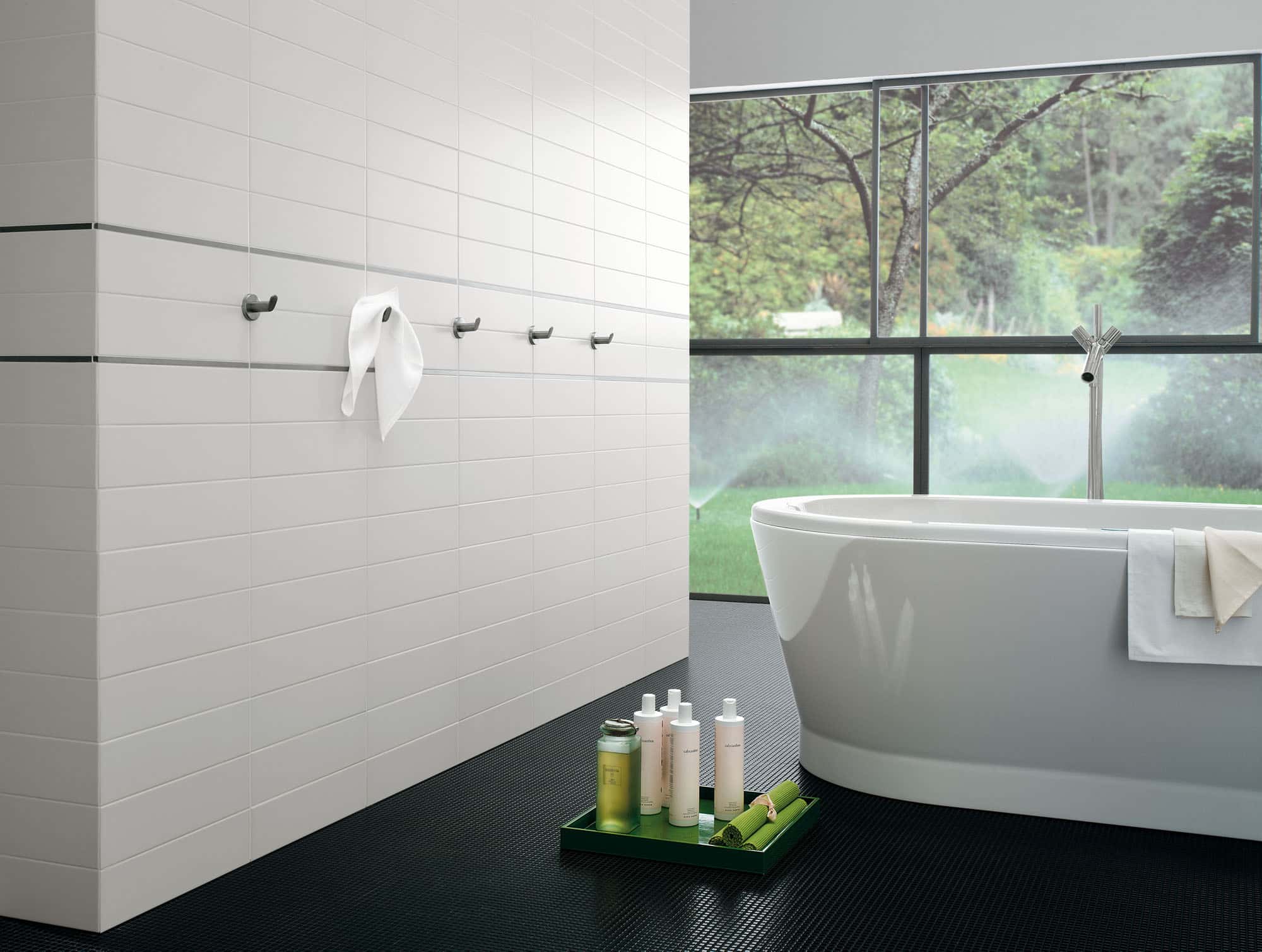 Nytt fräscht badrum med naturutsikt, Huddinge & Botkyrka