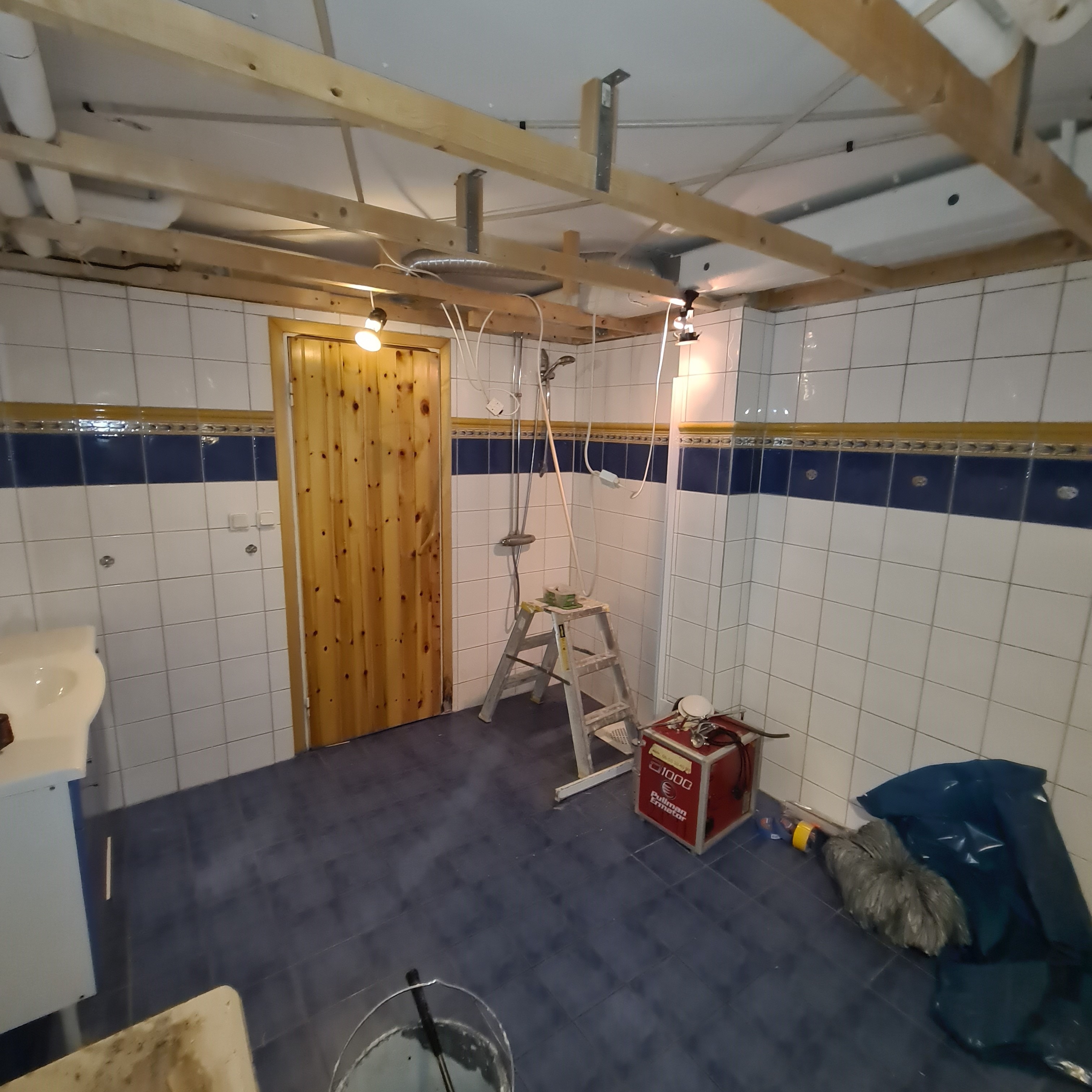 Rivning av badrum i Södertälje