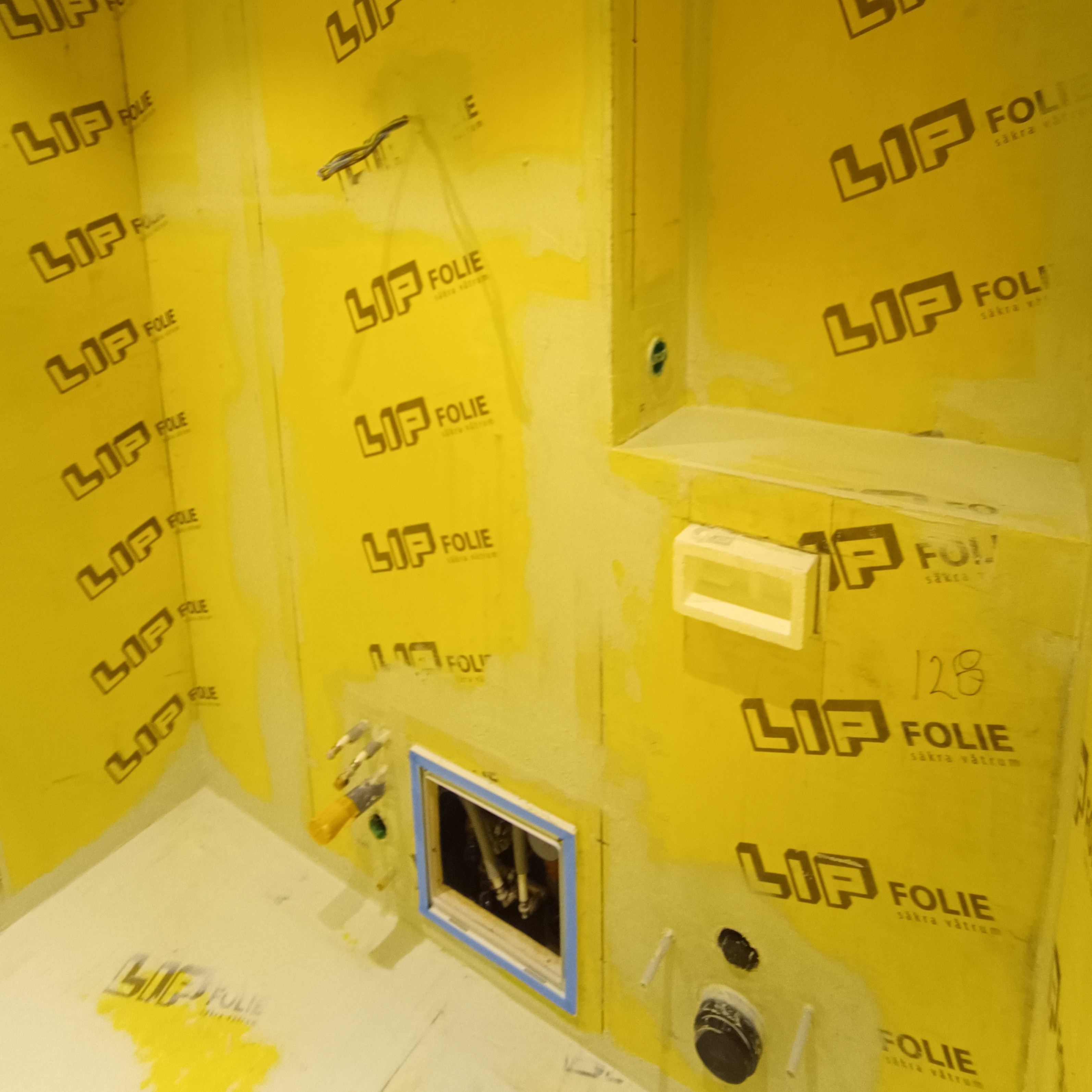 LIP tätskikt med en vattensäker lucka.