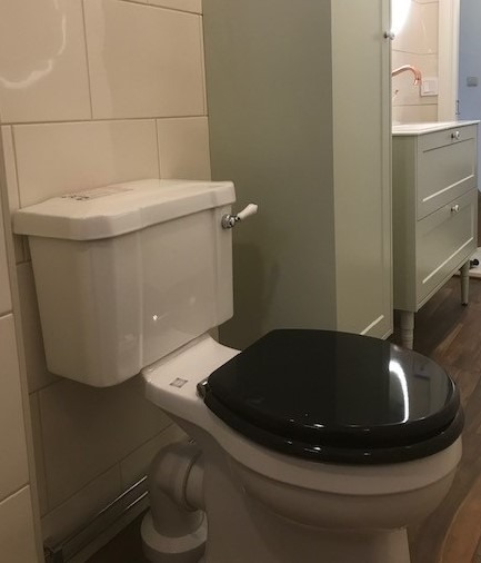 Toalettstol i fin designe