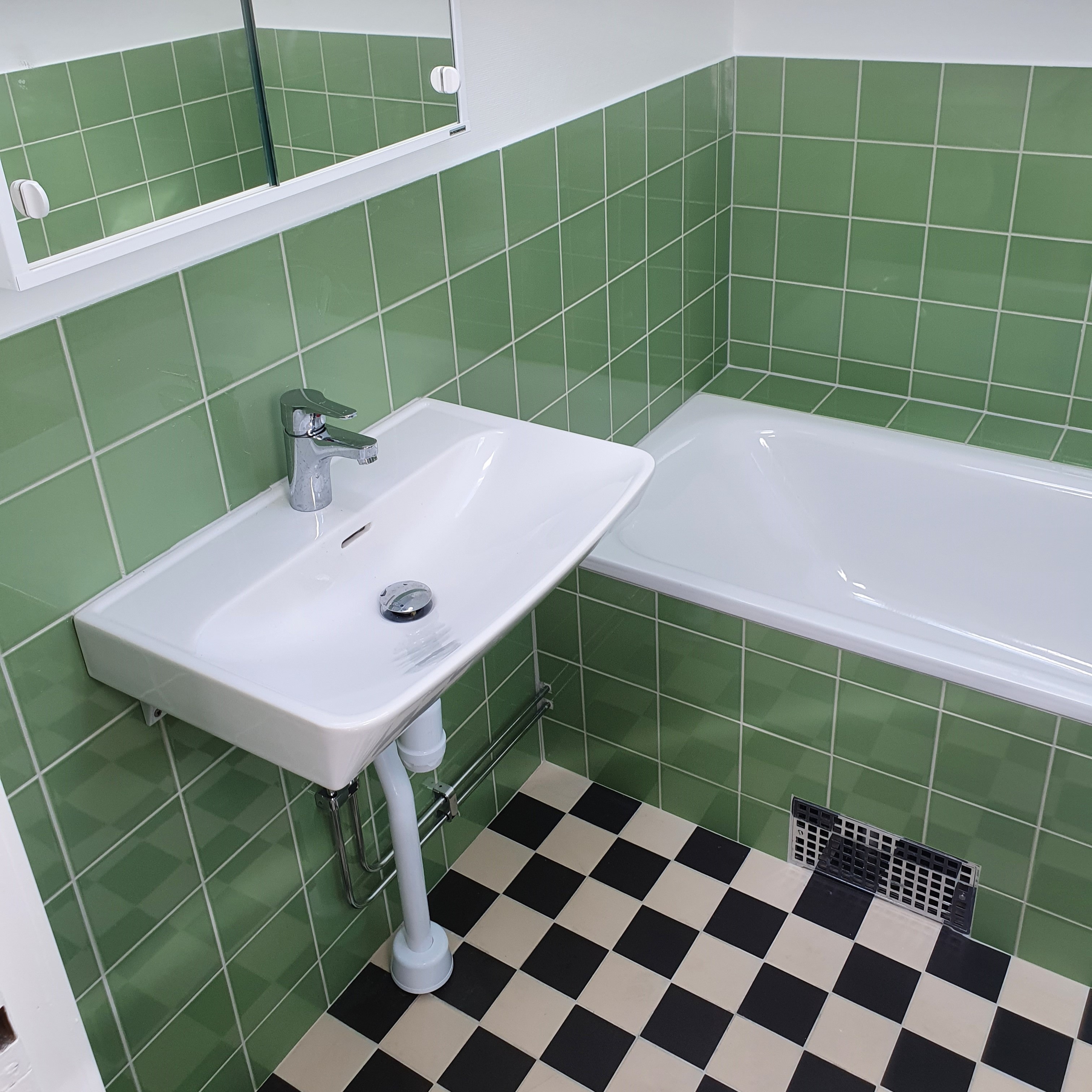 Schackrutigt golv i Vällingby